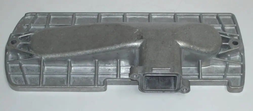 Aluminium Abdeckung für einen Brenner, geeignet für DAIKIN Altherma Heizsysteme, mit charakteristischer Form und Anschlussöffnung.
